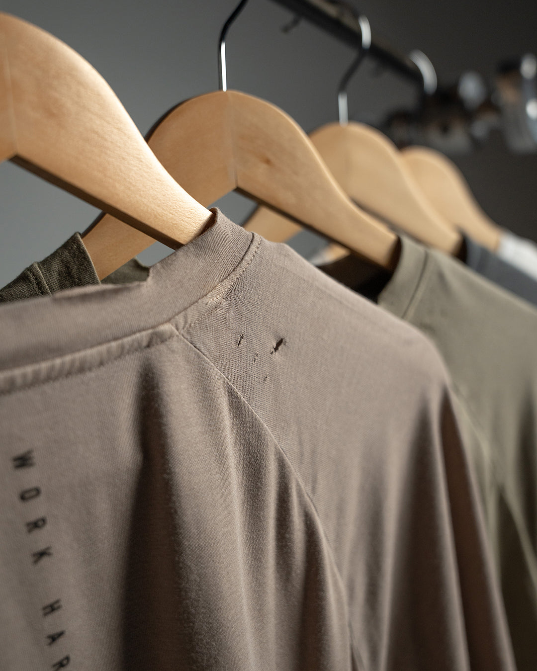 MOTO CROP TEE - BLACK