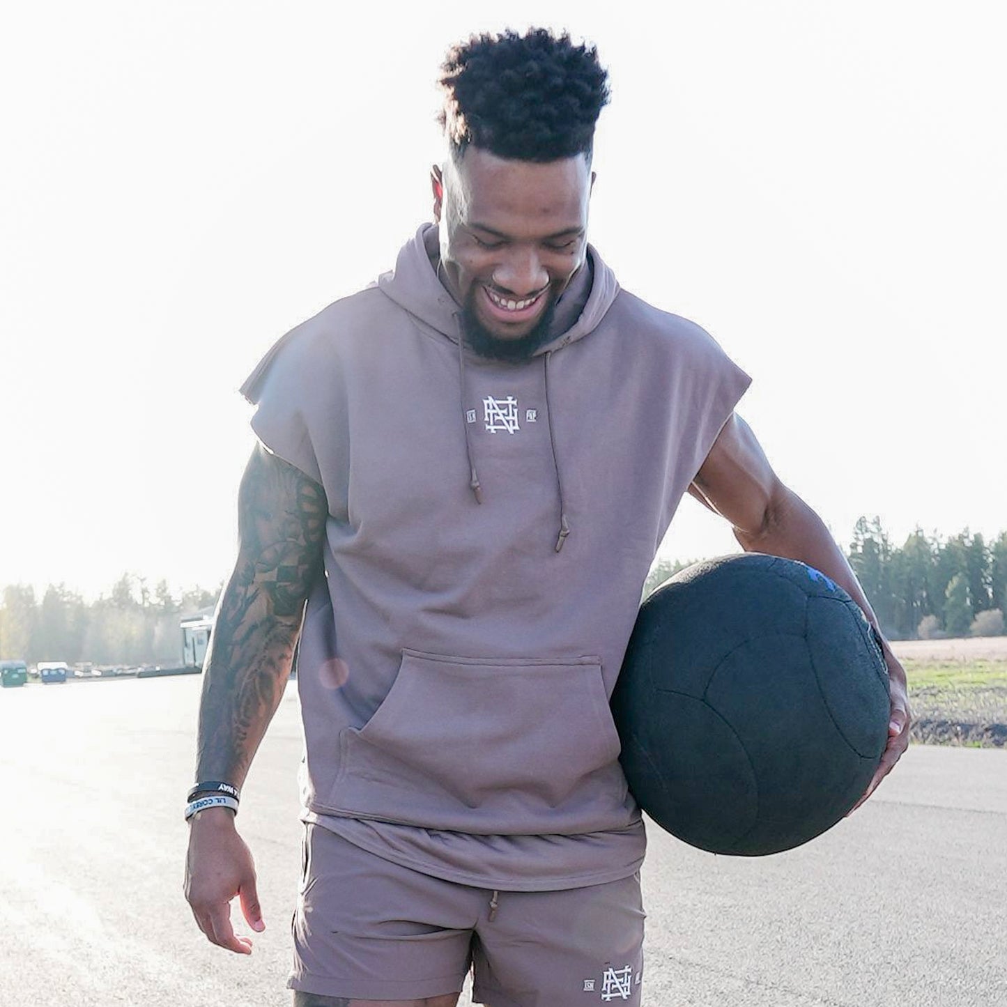 EMB SLEEVELESS HOODIE - EARTH