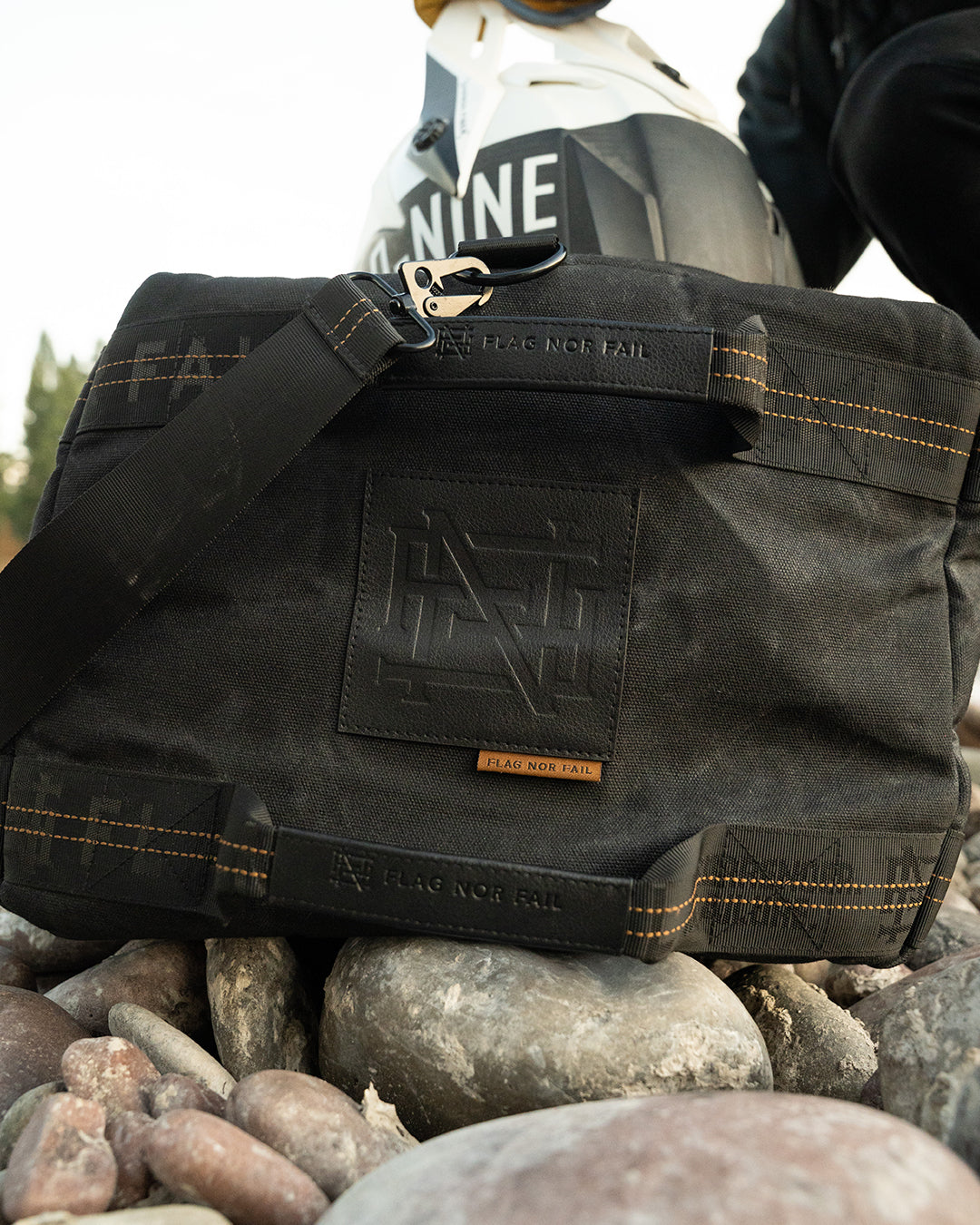 XL DUFFLE BAG - CANVAS