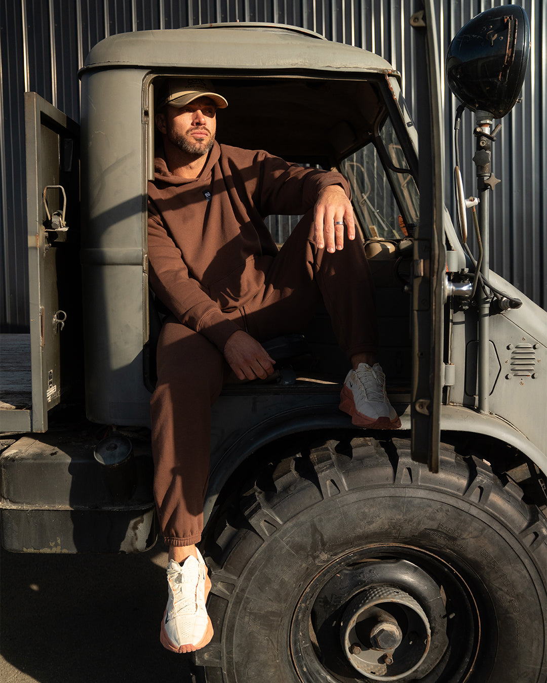 CHAMP HOODIE - BROWN