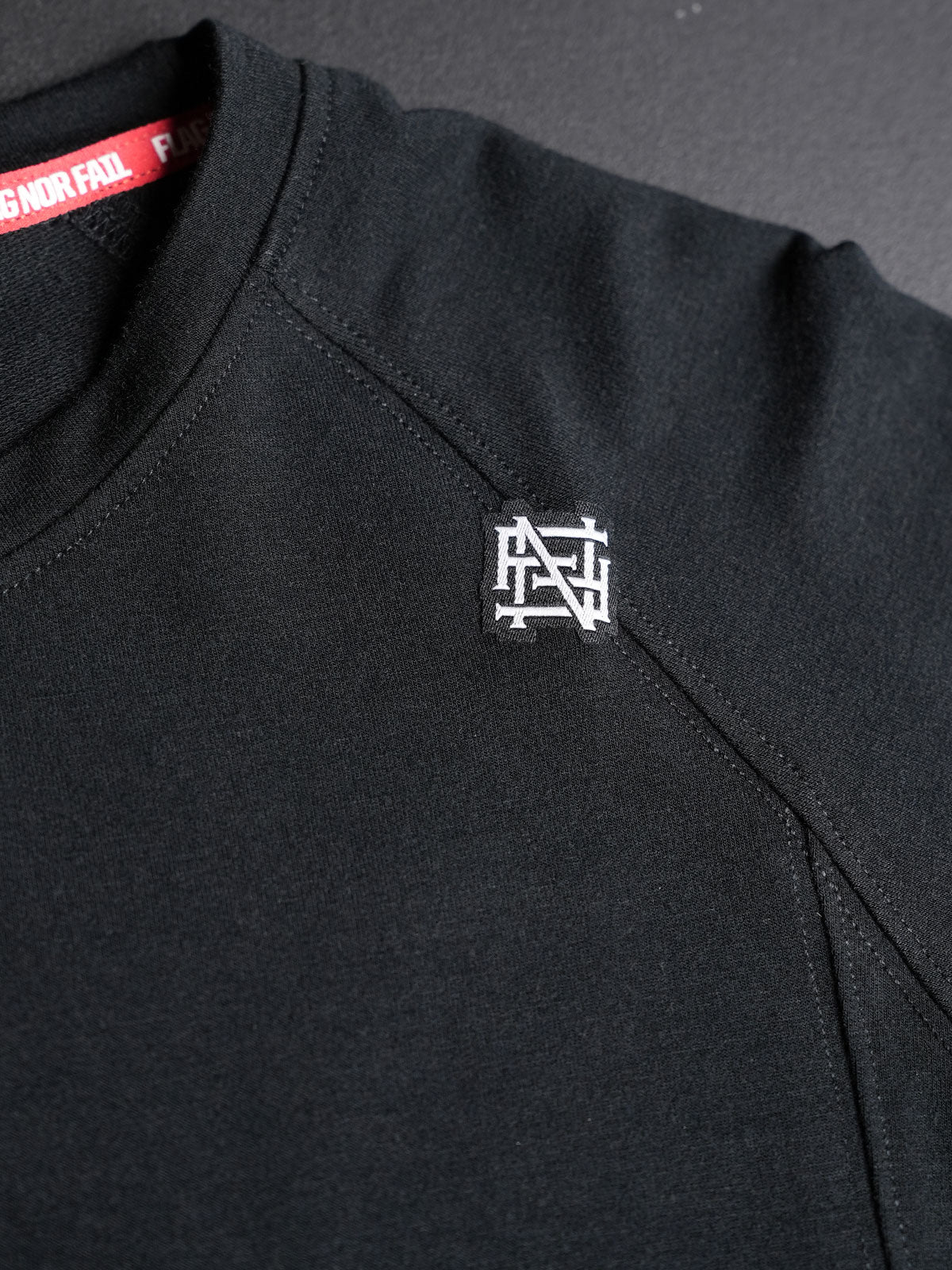 CORE LONGSLEEVE - BLACK