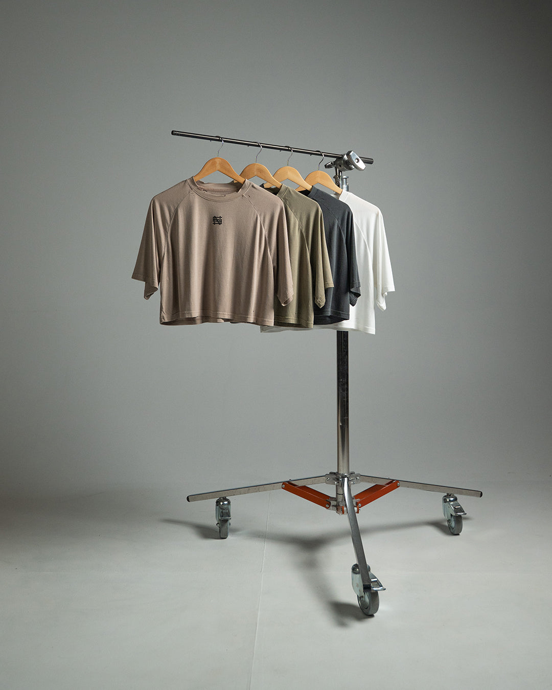 MOTO CROP TEE - OLIVE