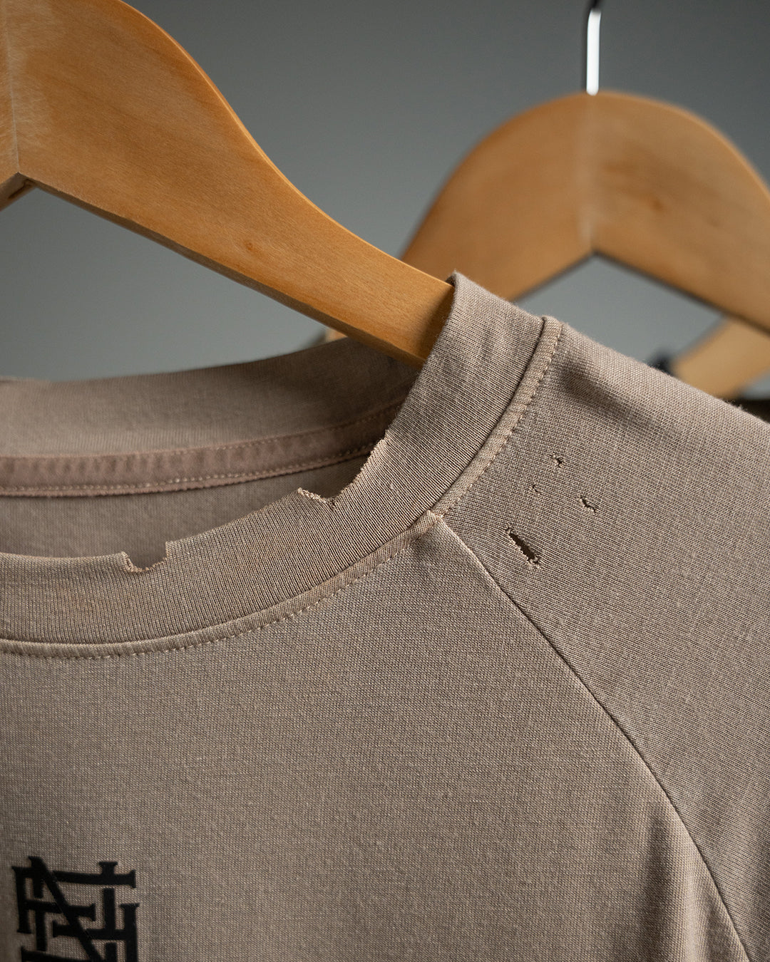 MOTO CROP TEE - BLACK