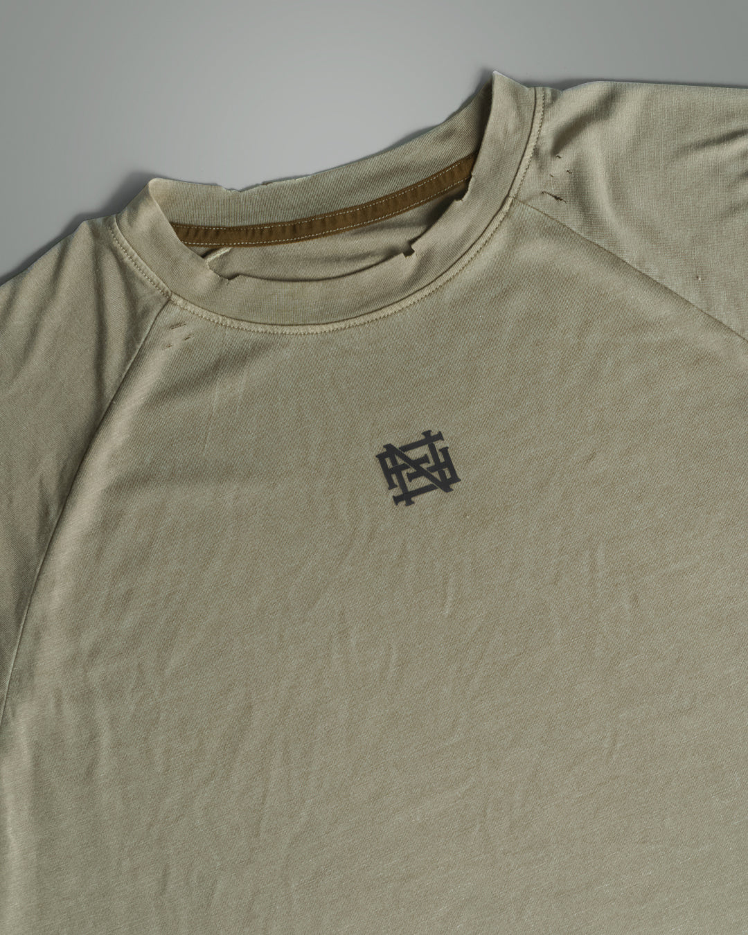 MOTO CROP TEE - OLIVE