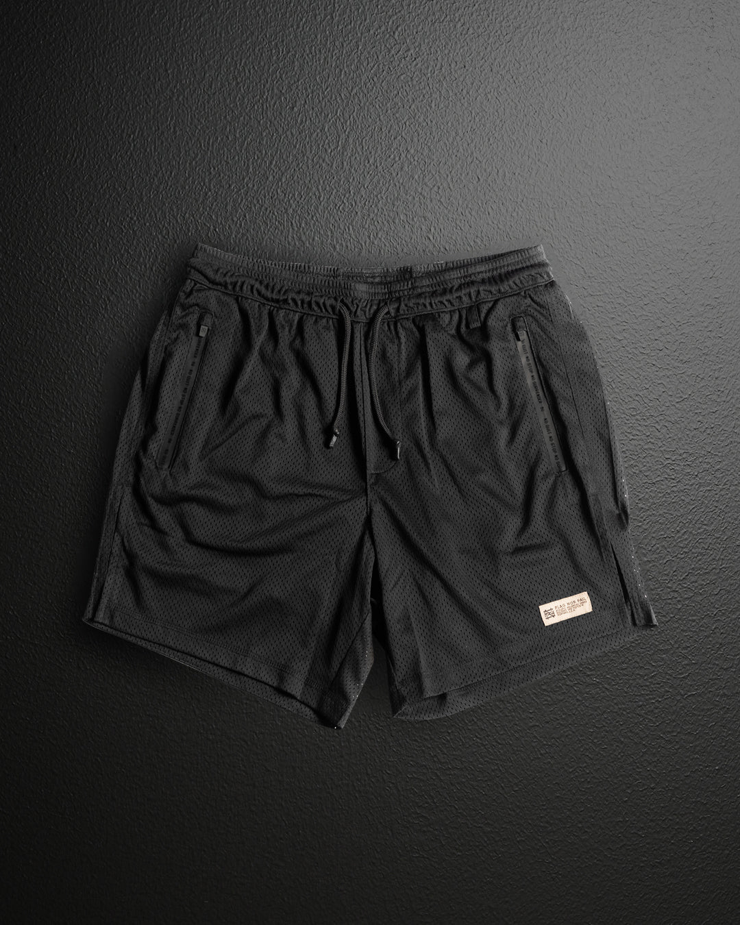 MENS MOMENTUM PATCH MESH SHORTS - BLACK