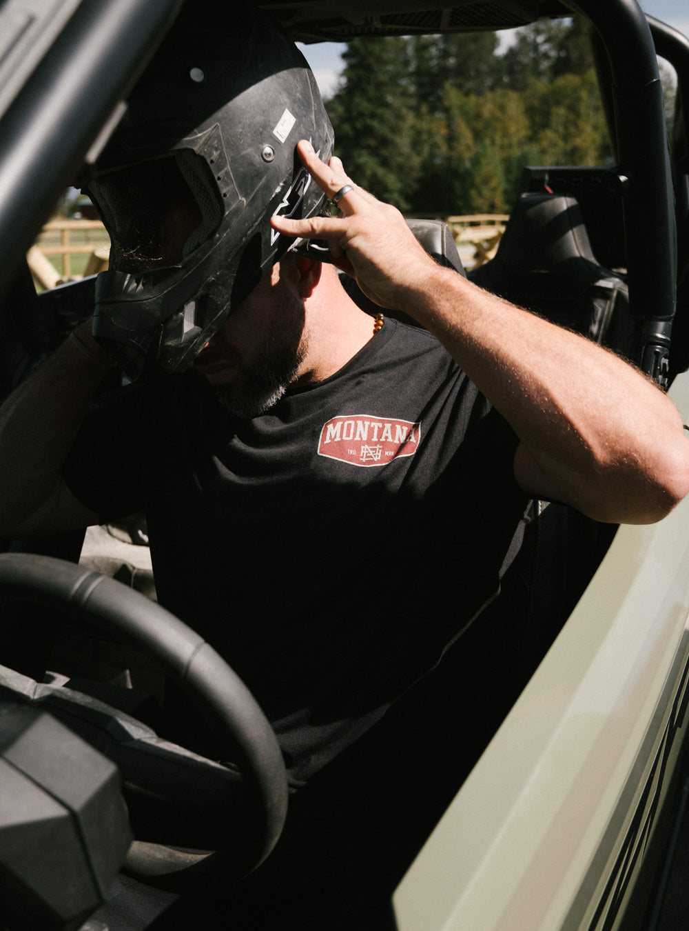 MONTANA BADGE TEE - BLACK