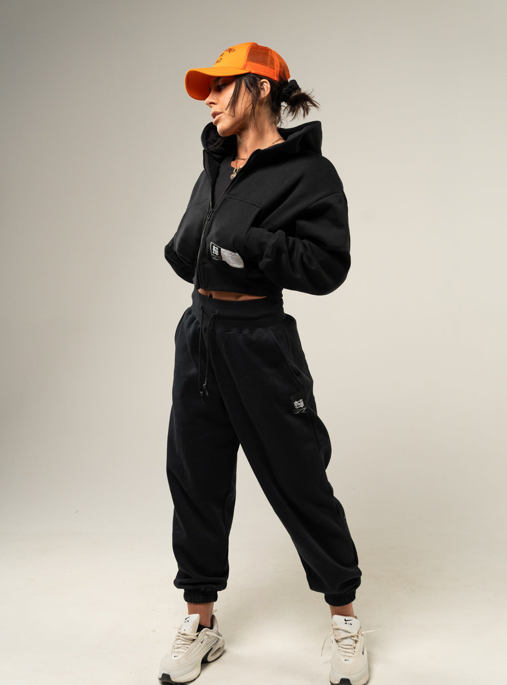 WOMEN'S ZIPPER HOODIE - BLACK