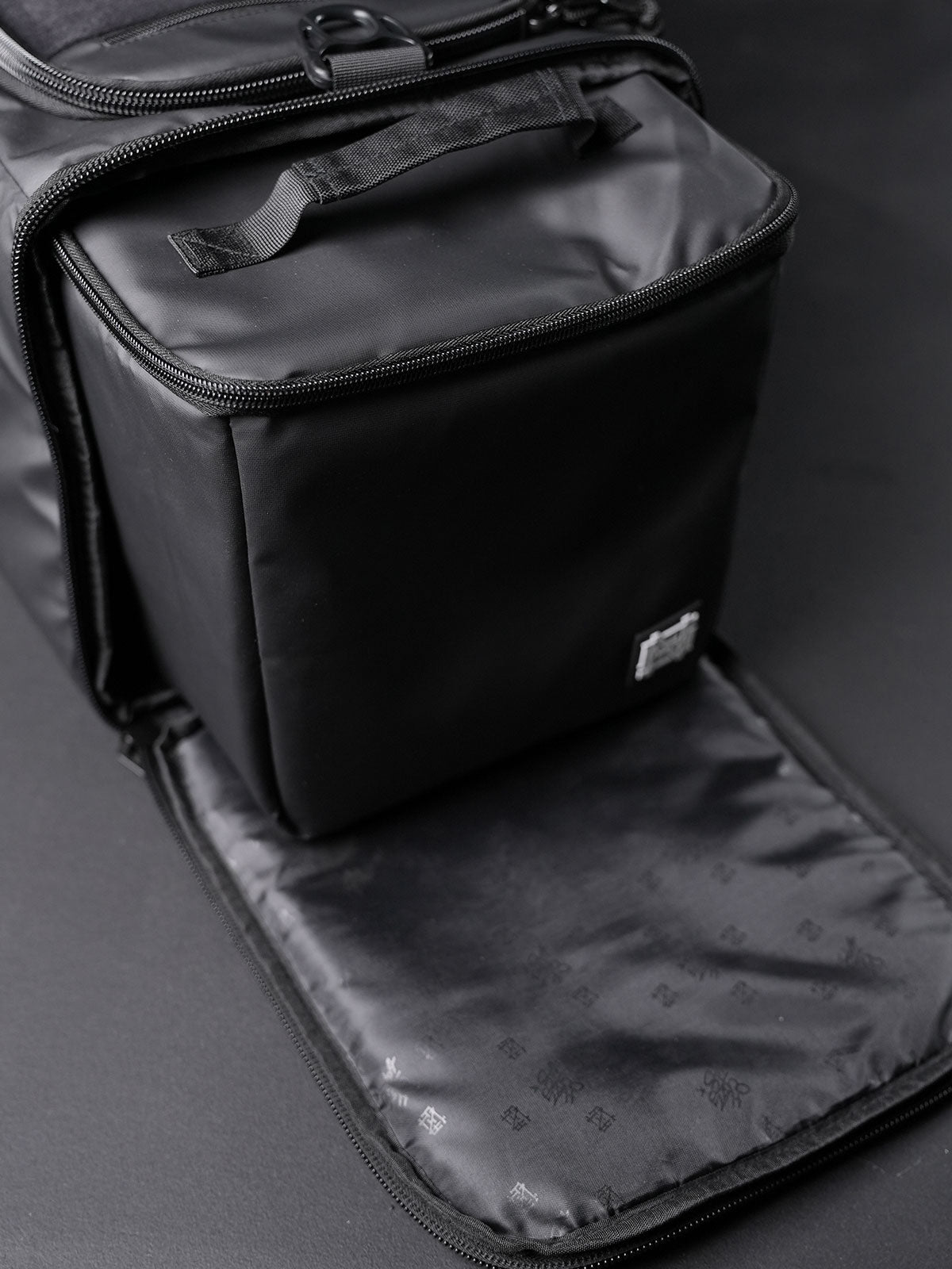 MOMENTUM DUFFLE BAG 44L - BLACK