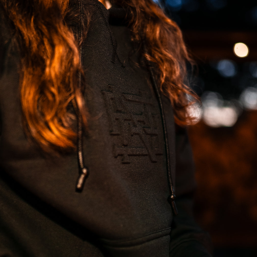 EMBOSSED PULLOVER-BLACK