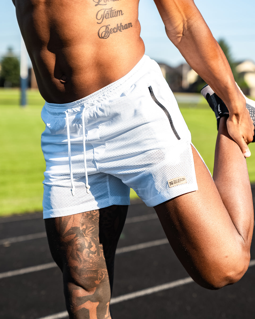 MENS MOMENTUM PATCH MESH SHORTS - WHITE
