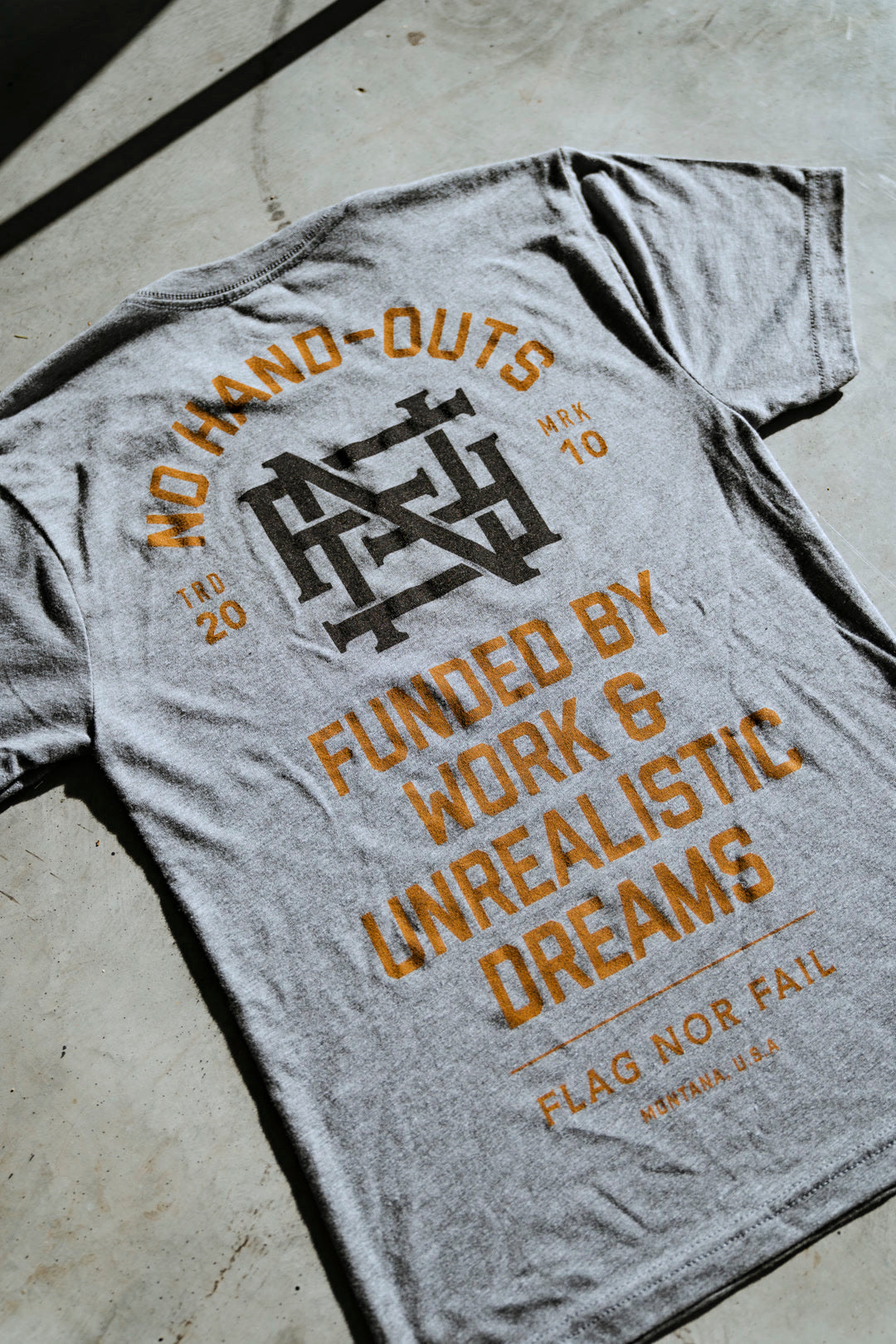 NO HAND OUTS TEE - GREY