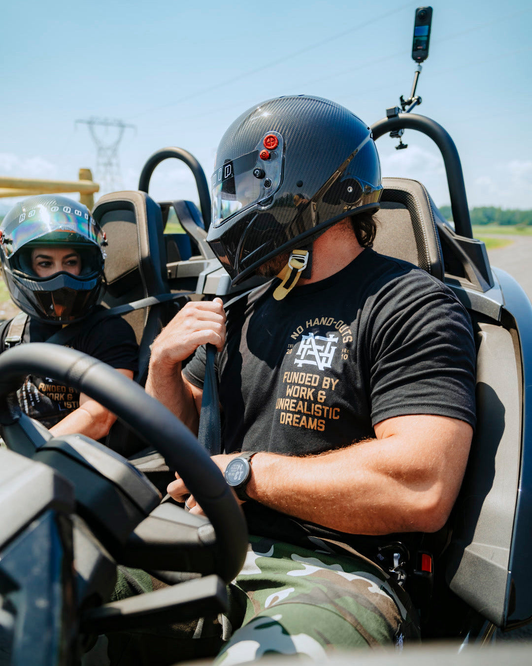 NO HAND OUTS TEE - BLACK