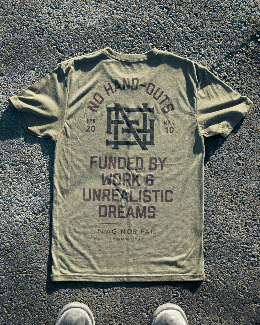 NO HAND OUTS TEE - OLIVE