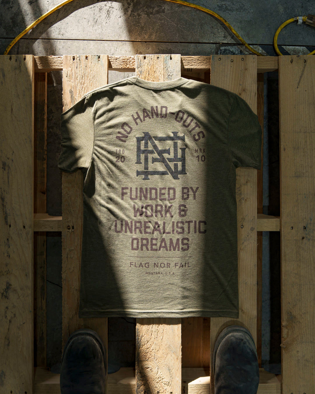 NO HAND OUTS TEE - OLIVE