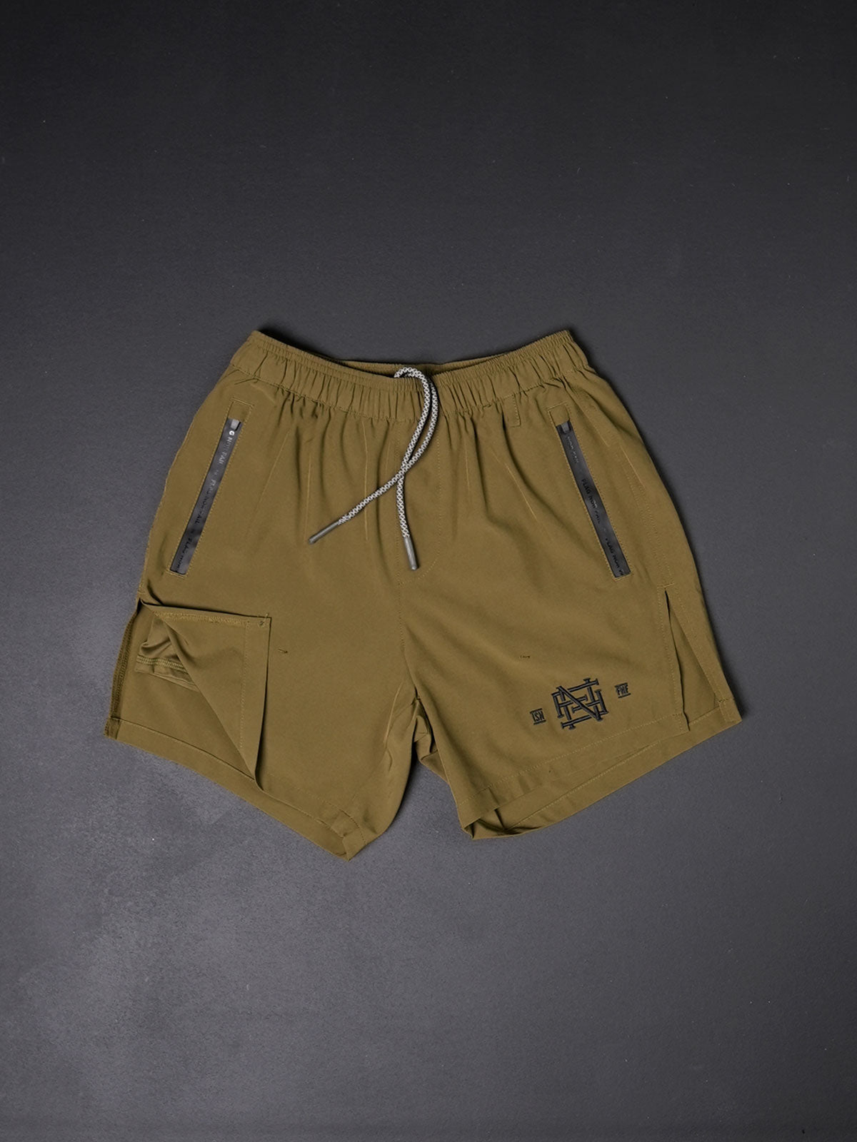 MOMENTUM  SHORTS - OLIVE