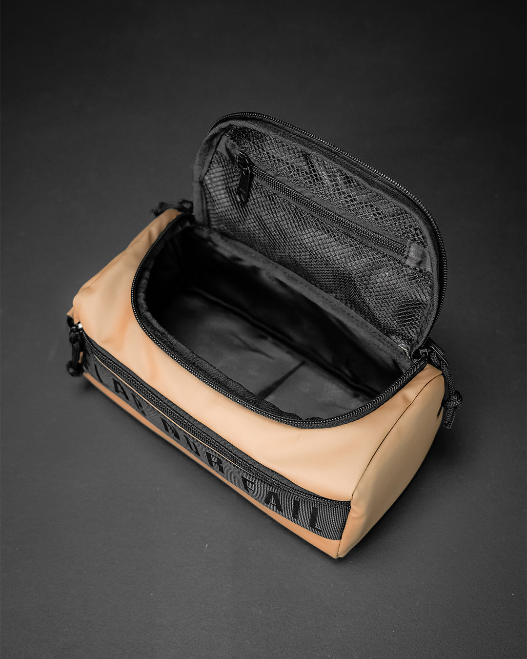 MOMENTUM TOILETRY CASE 2.5L - SAND