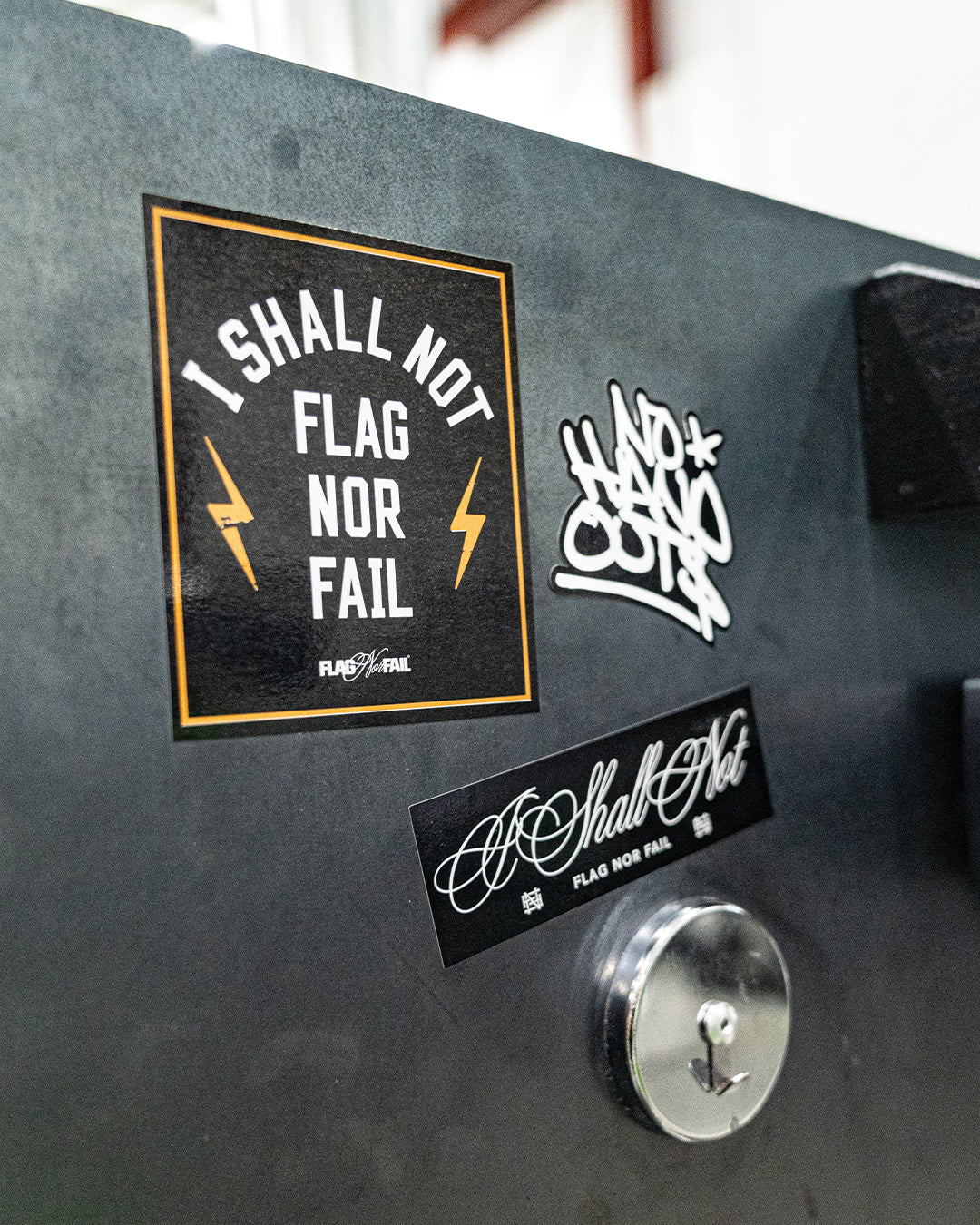 ACCESSORIES – FLAG NOR FAIL