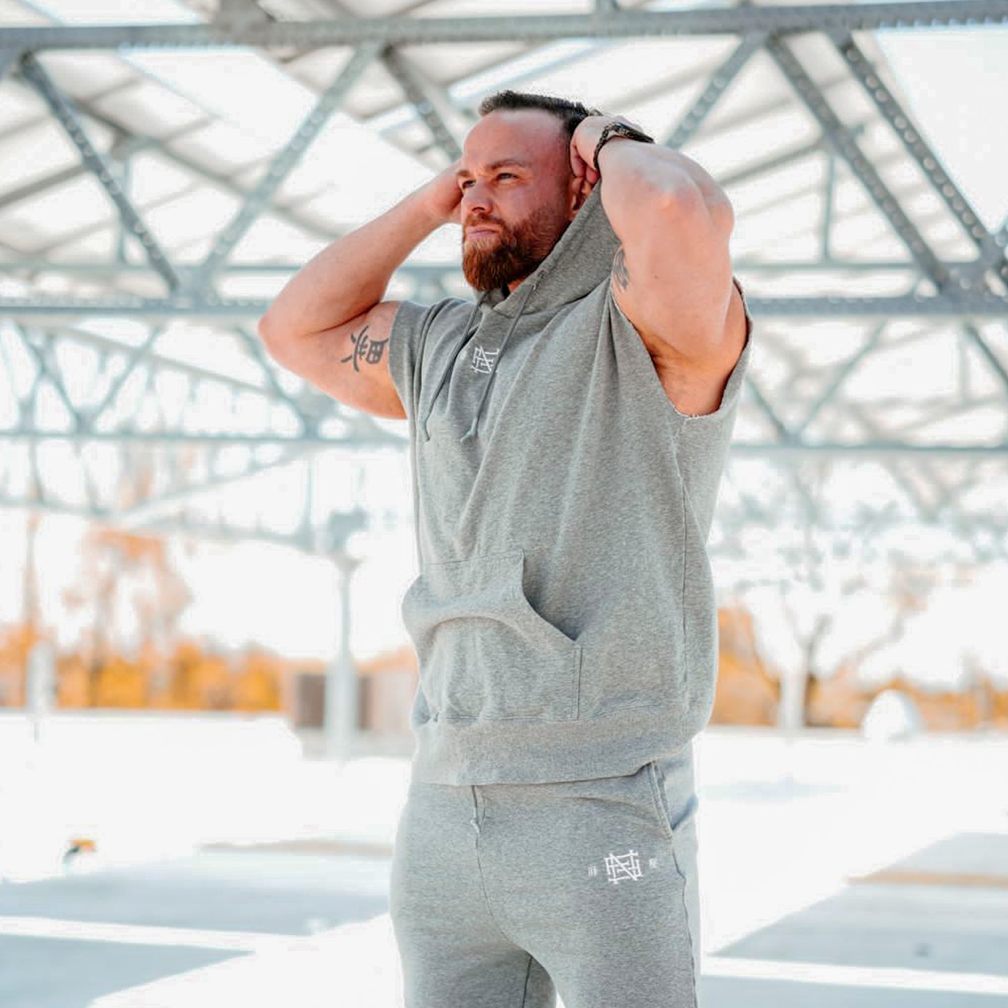 EMB SLEEVELESS HOODIE - GREY