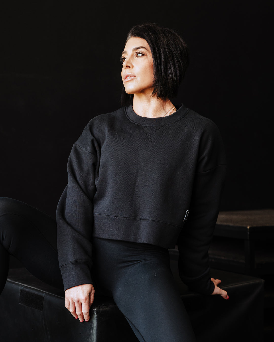 WOMENS OVERSIZED CROP CREWNECK - BLACK