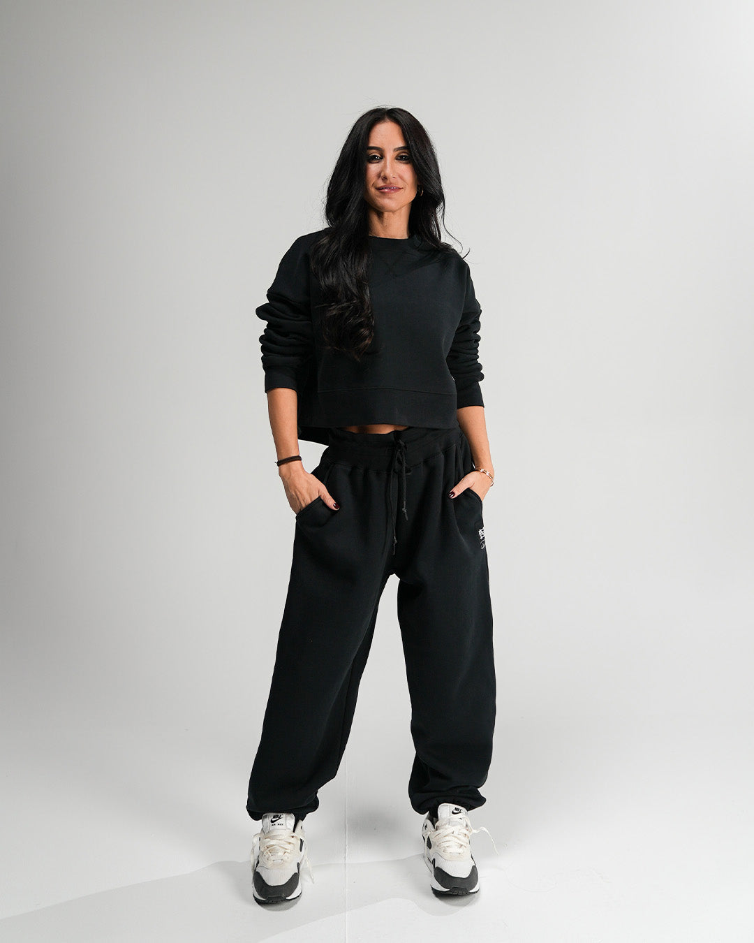 WOMENS OVERSIZED CROP CREWNECK - BLACK