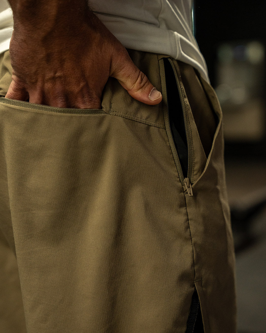 MENS HYBRID SHORTS - OLIVE