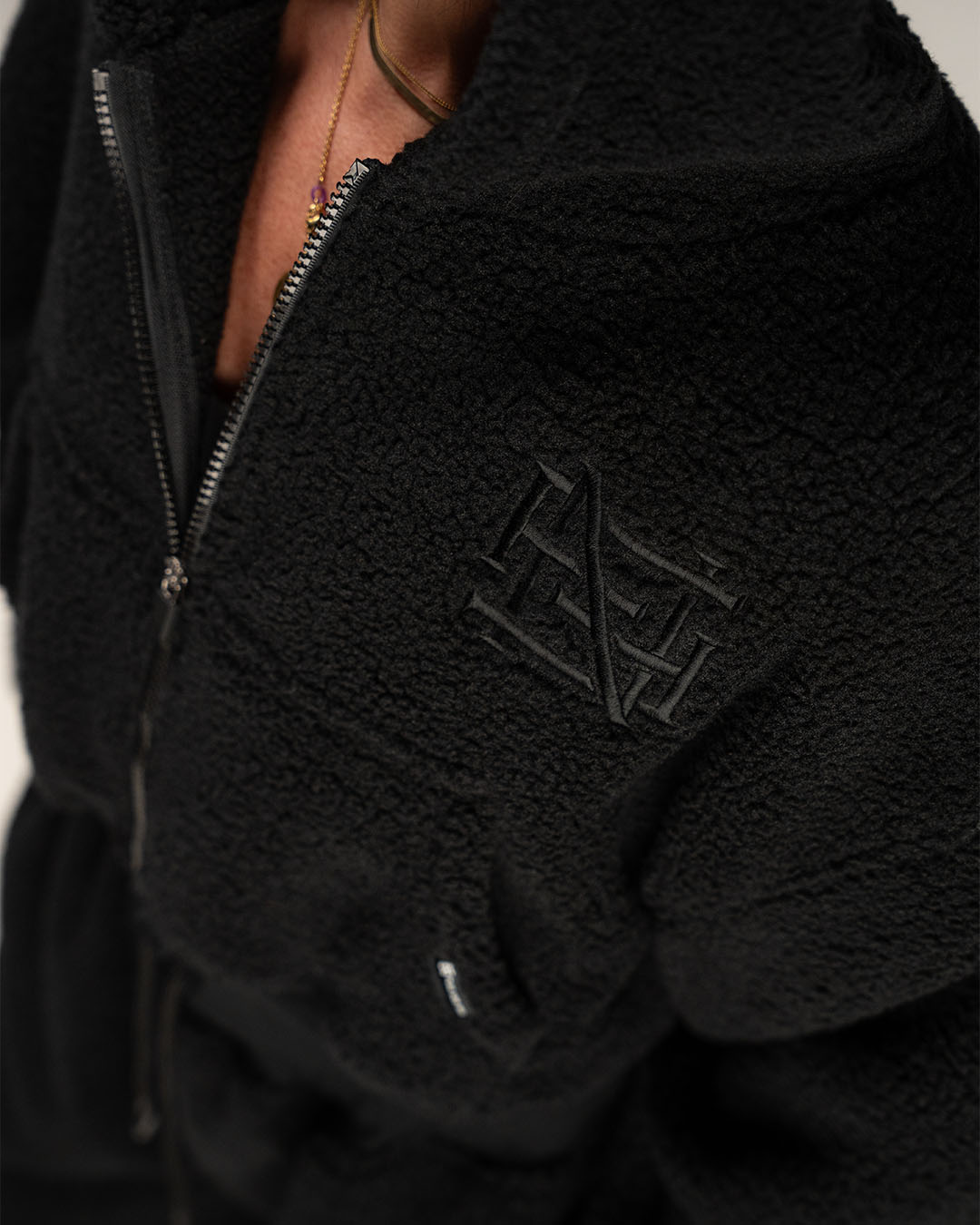 WOMENS OVERSIZED CROP HOODIE - BLACK SHERPA