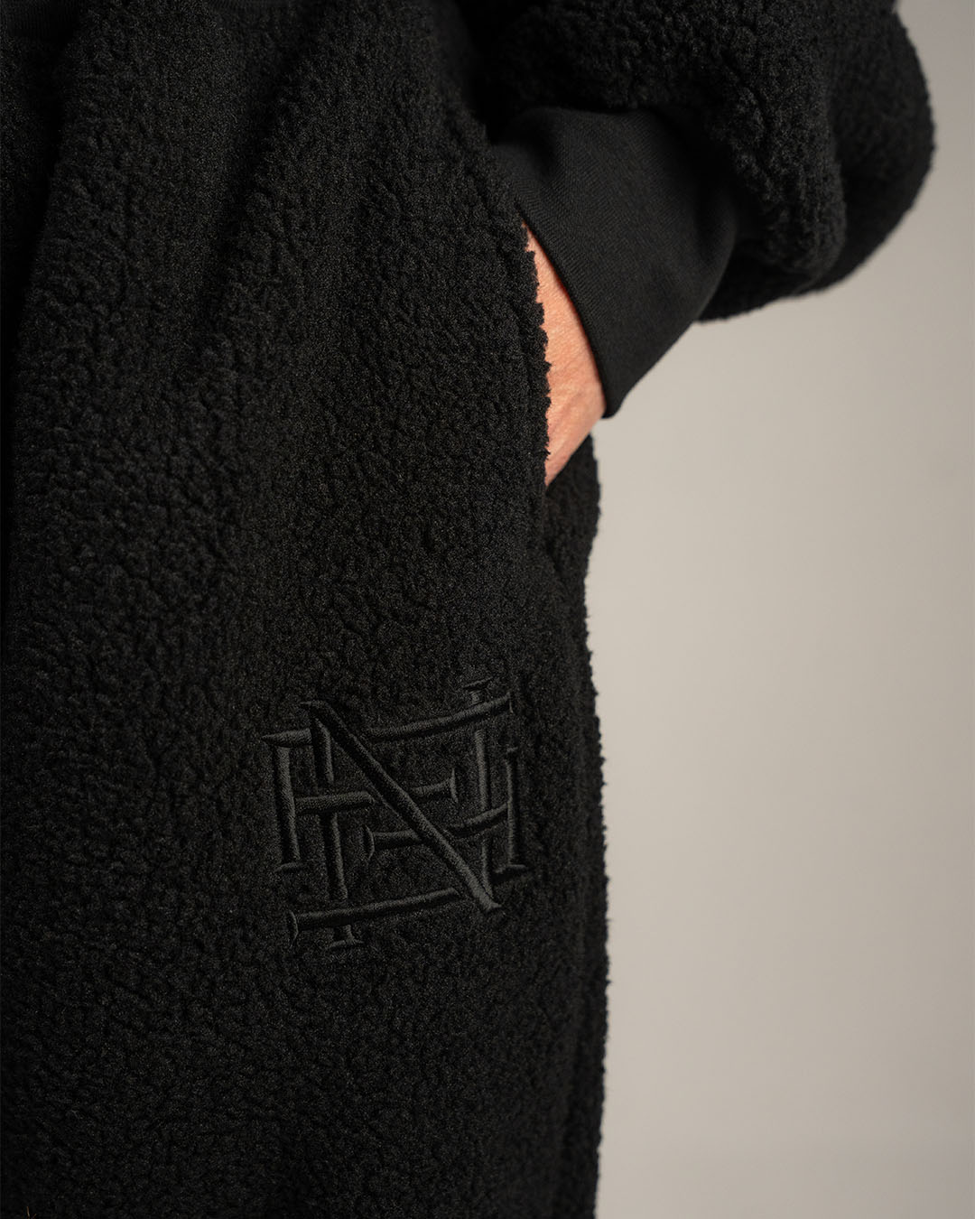 WOMENS OVERSIZED SWEATPANTS - BLACK SHERPA