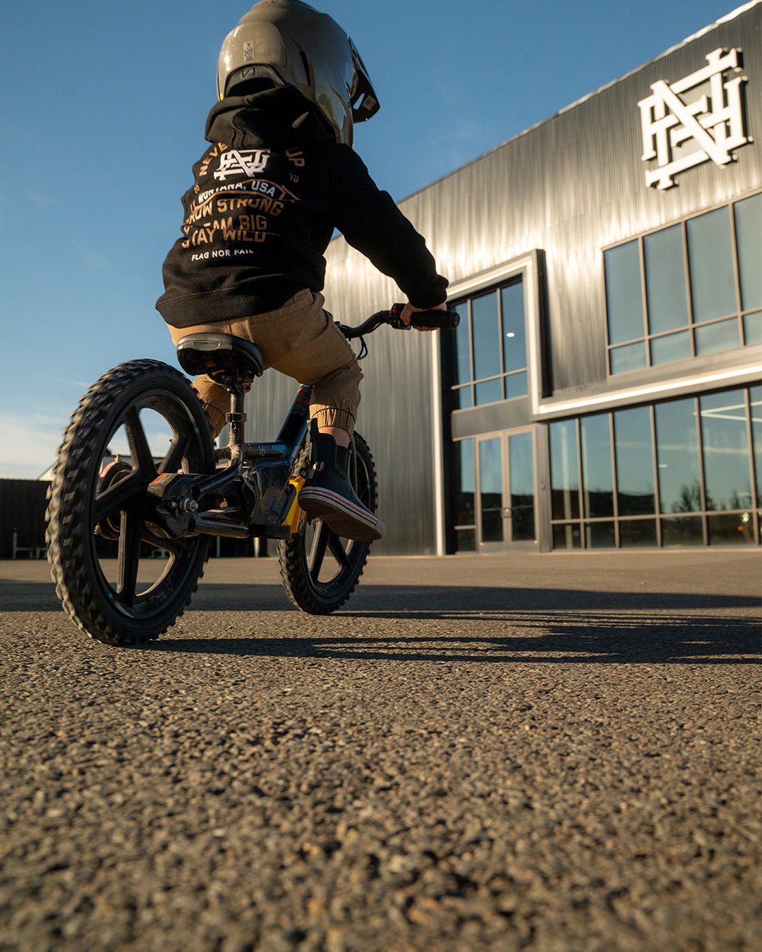 YOUTH NEVER GROW UP HOODIE - BLACK