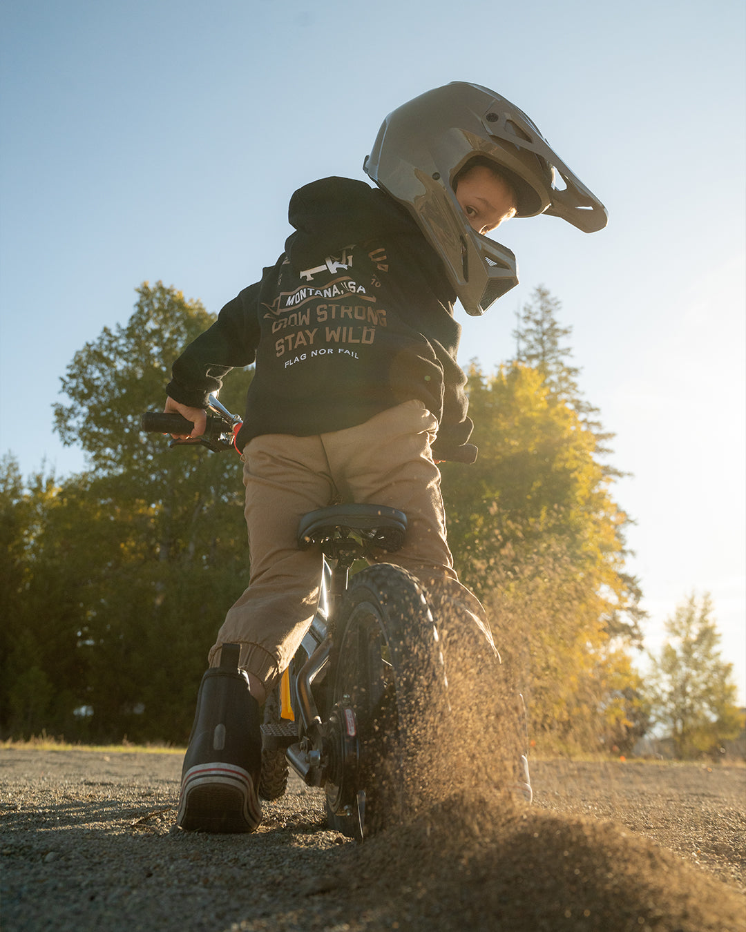 YOUTH NEVER GROW UP HOODIE - BLACK