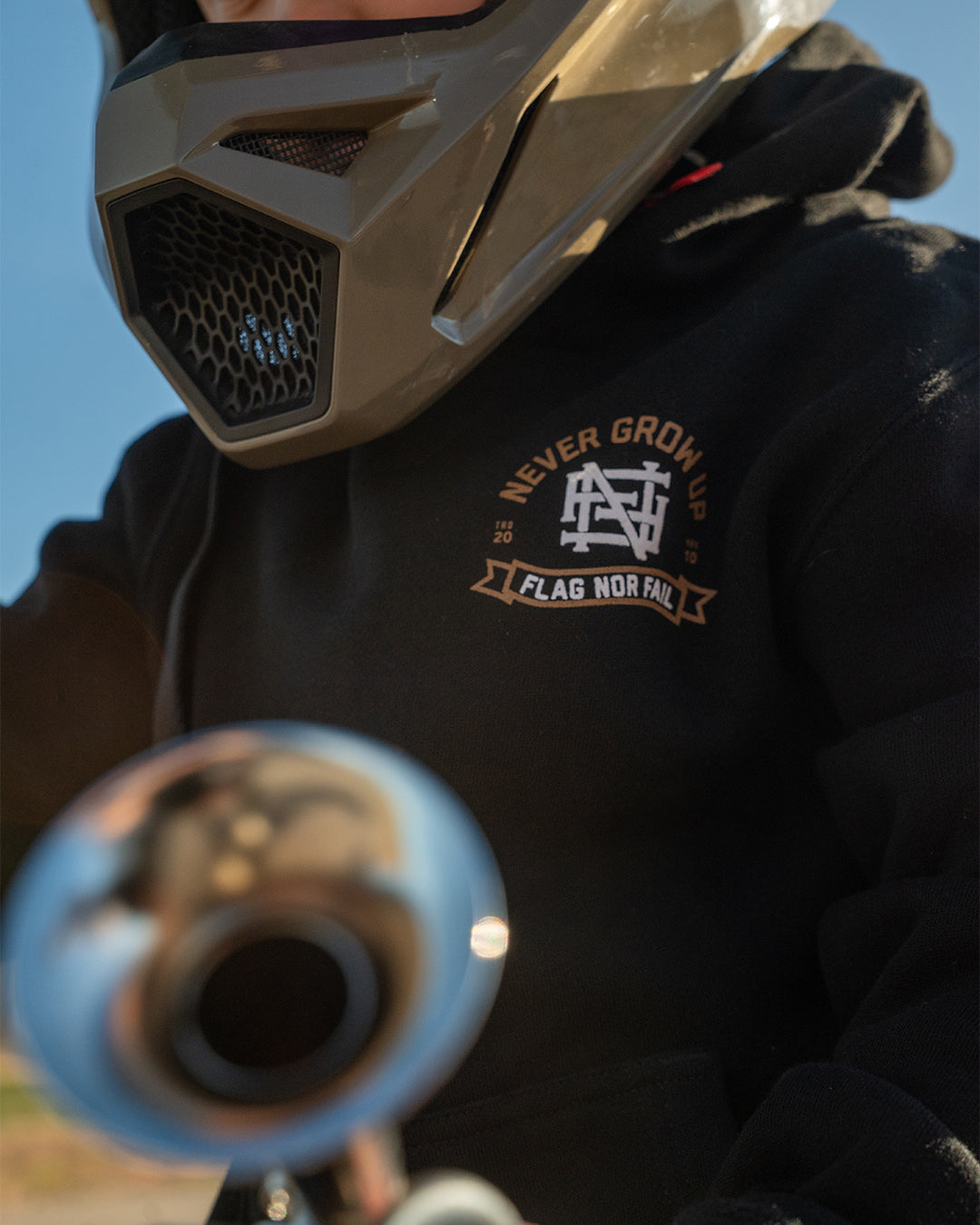 YOUTH NEVER GROW UP HOODIE - BLACK