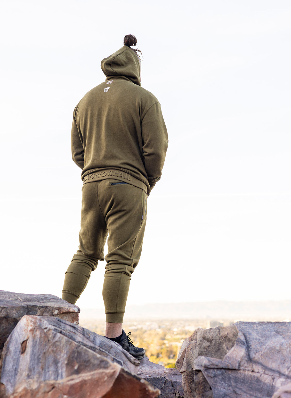 WORLD DOMINATION FITTED JOGGER - OLIVE